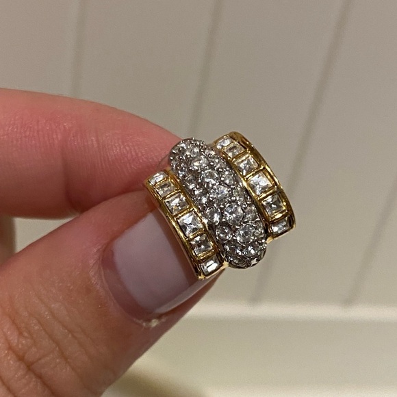 Swarovski single gold tone crystal earring for pierced ears - Picture 1 of 12